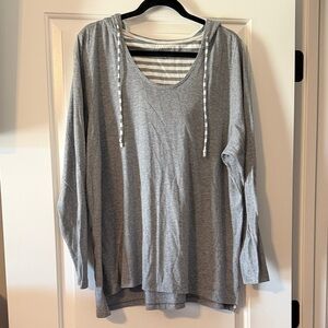 Hoodie Top with Striped Lining